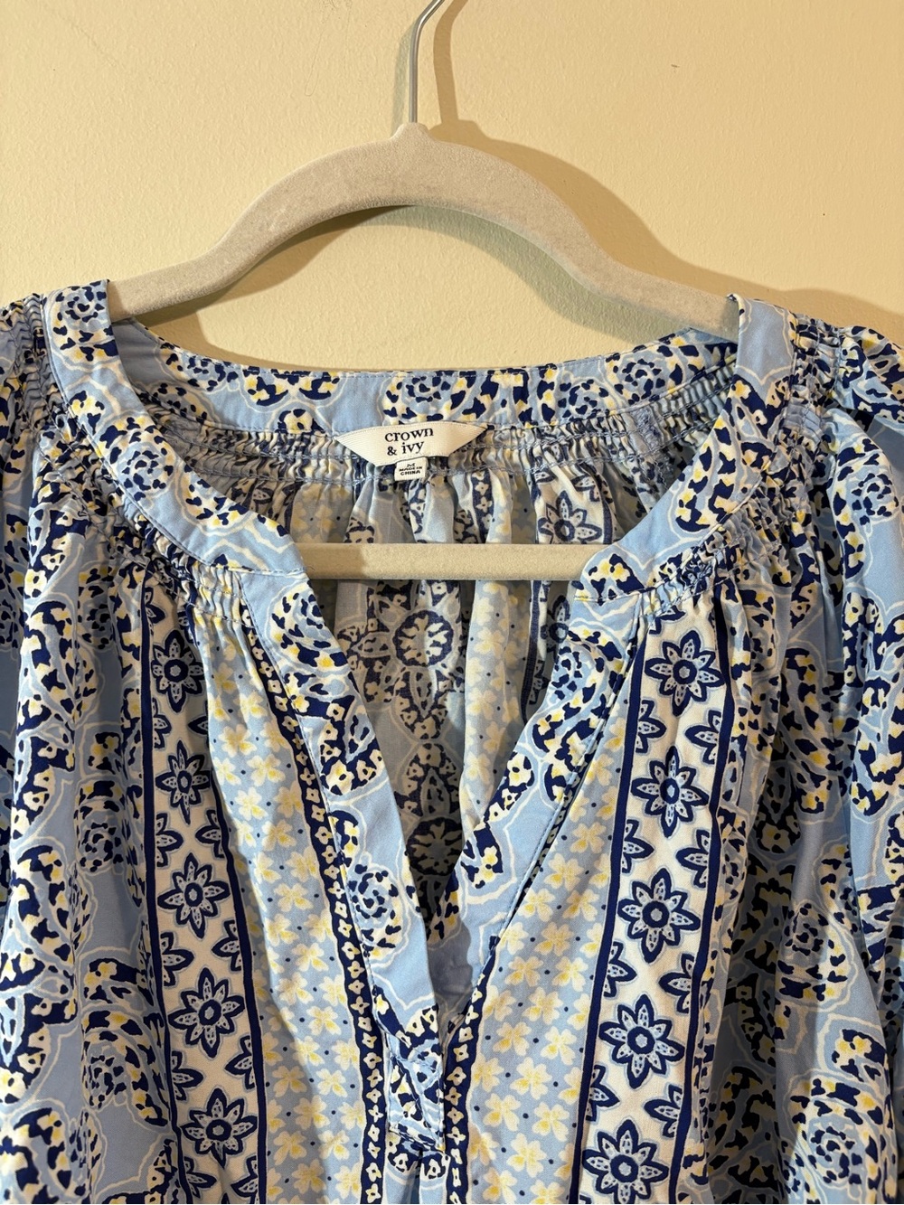 Crown & Ivy Peasant Top women’s medium split-neck smocked detailing
Blue Blouse - Picture 8 of 10